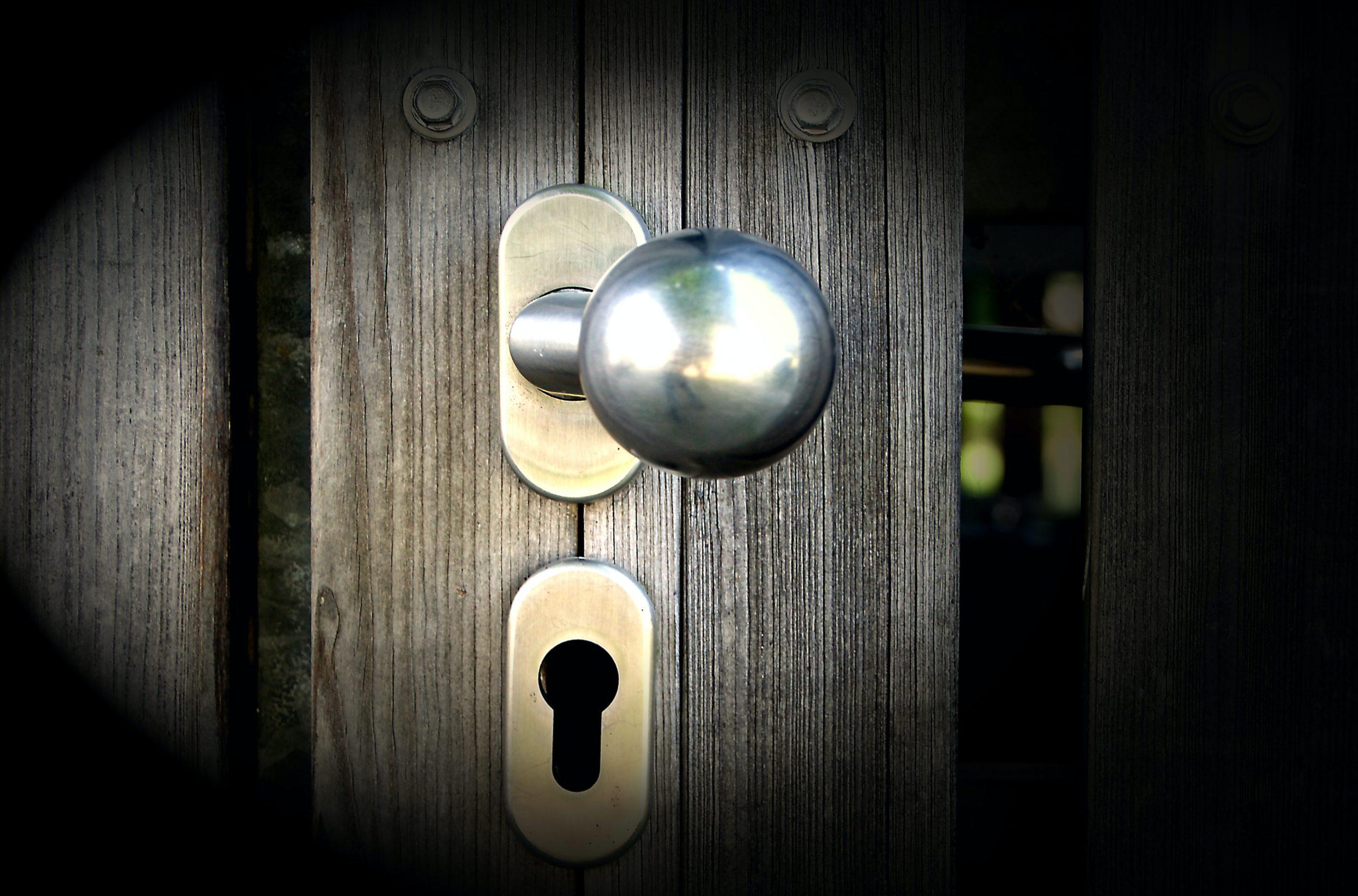 Who Invented Doorknobs? Basic Things You Need to Know