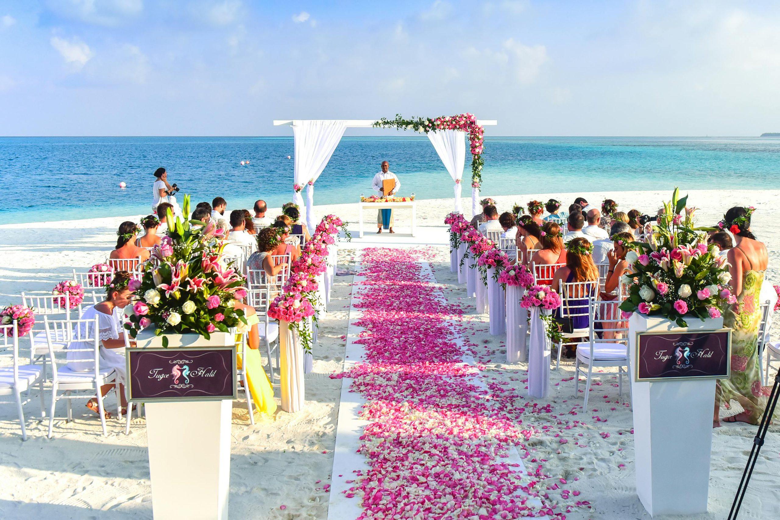 Ideas to make your wedding guest books special
