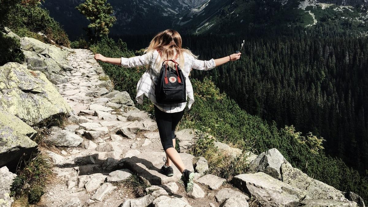 Getting the Top 10 Hiking Essentials: What Outdoor Enthusiasts Need