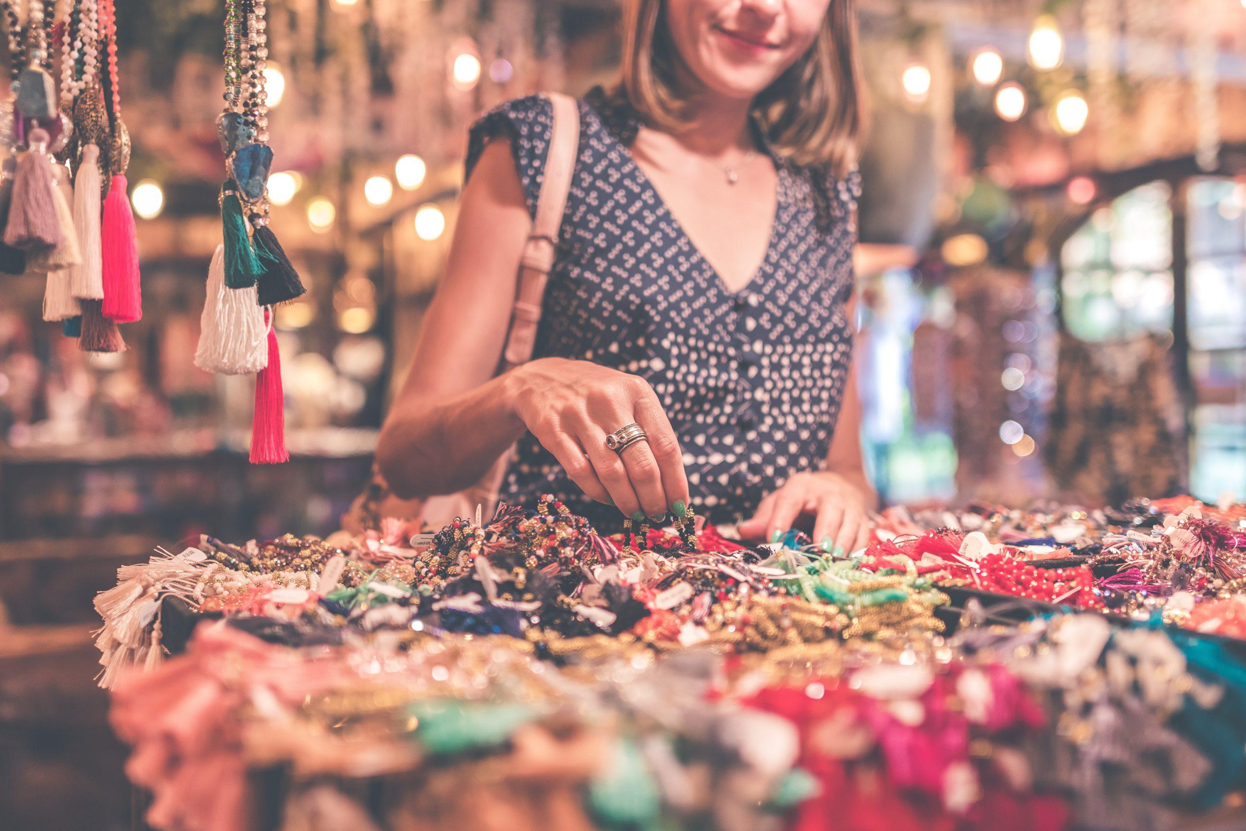 Helpful Guide: Where to Find Meaningful Jewelry for Friends