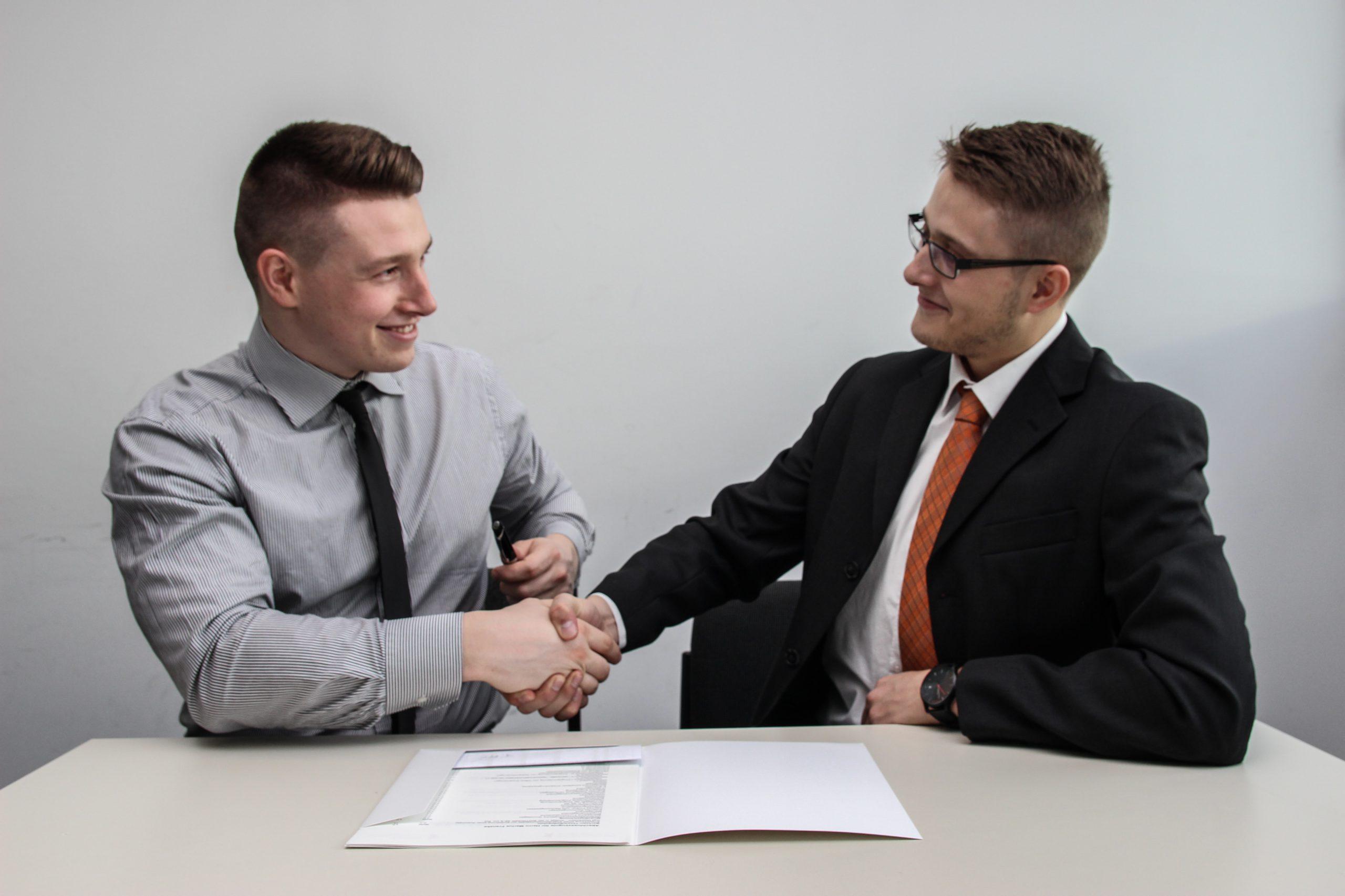 How to Easily Show Confidence Through Body Language