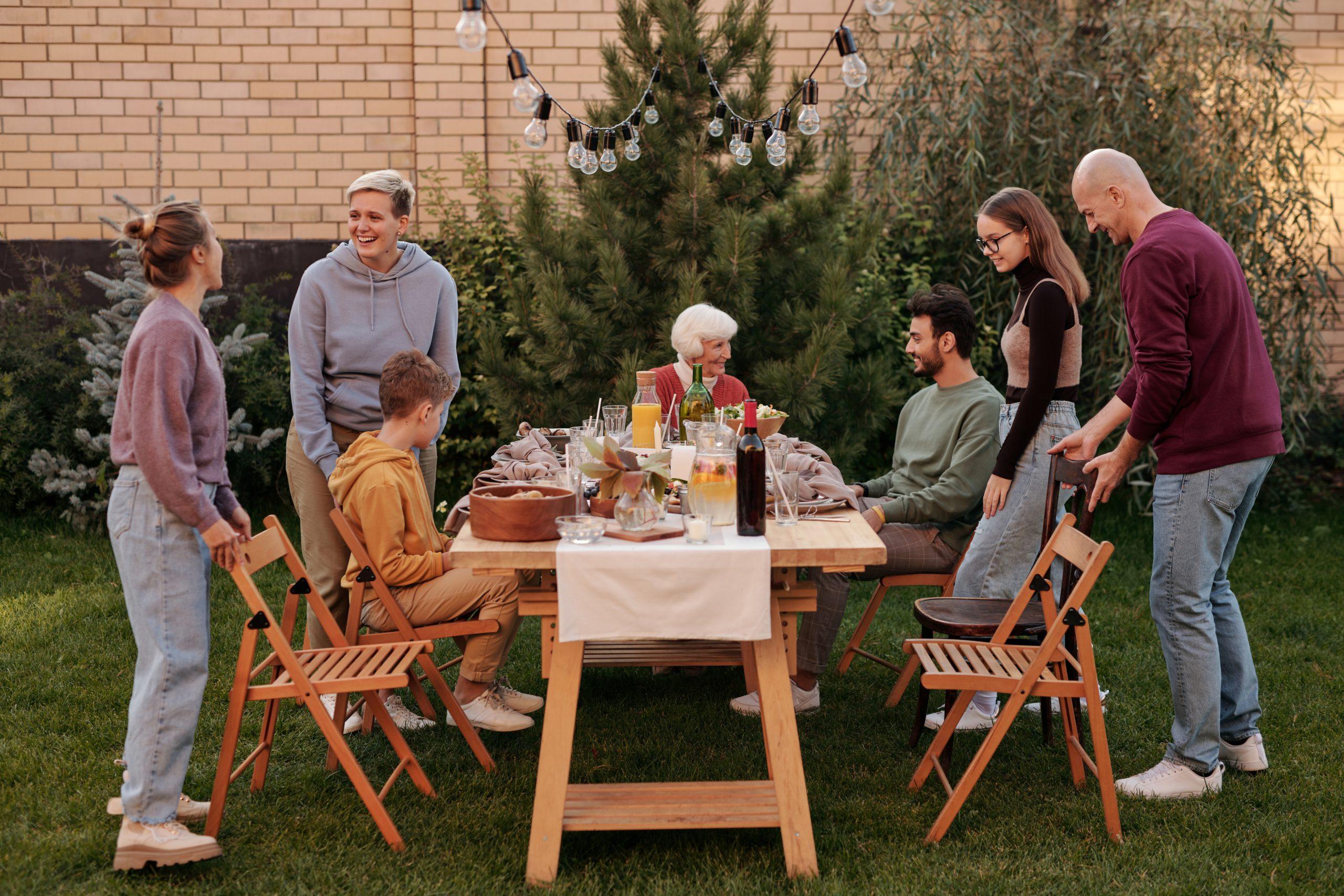 How to Plan the Perfect Summer Party this Year